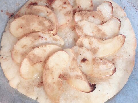 米粉でりんごとシナモンのピザ